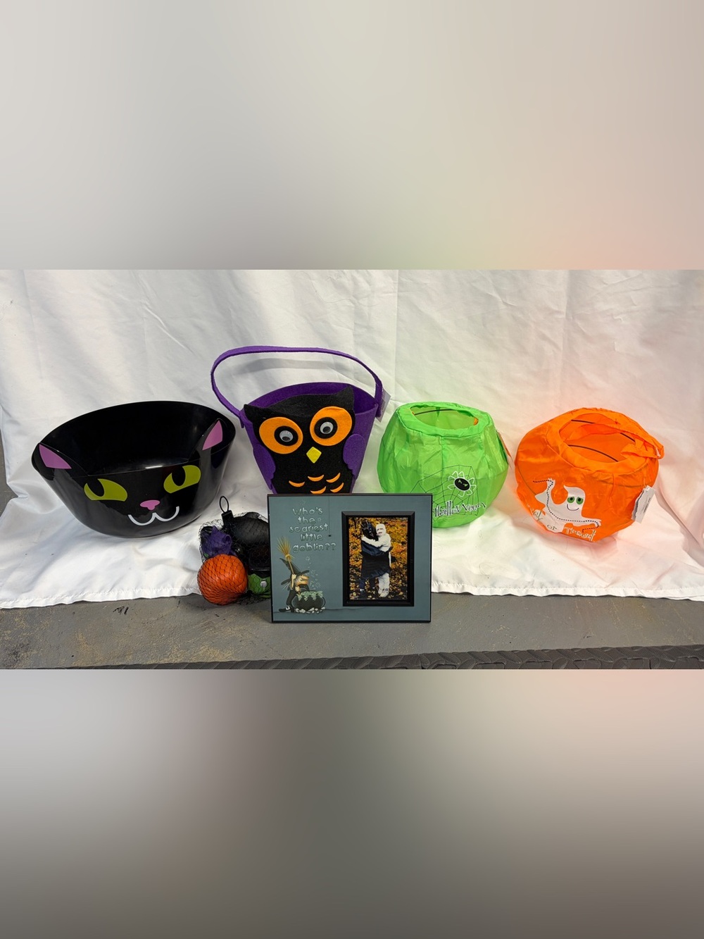 8pc Halloween decor bundle